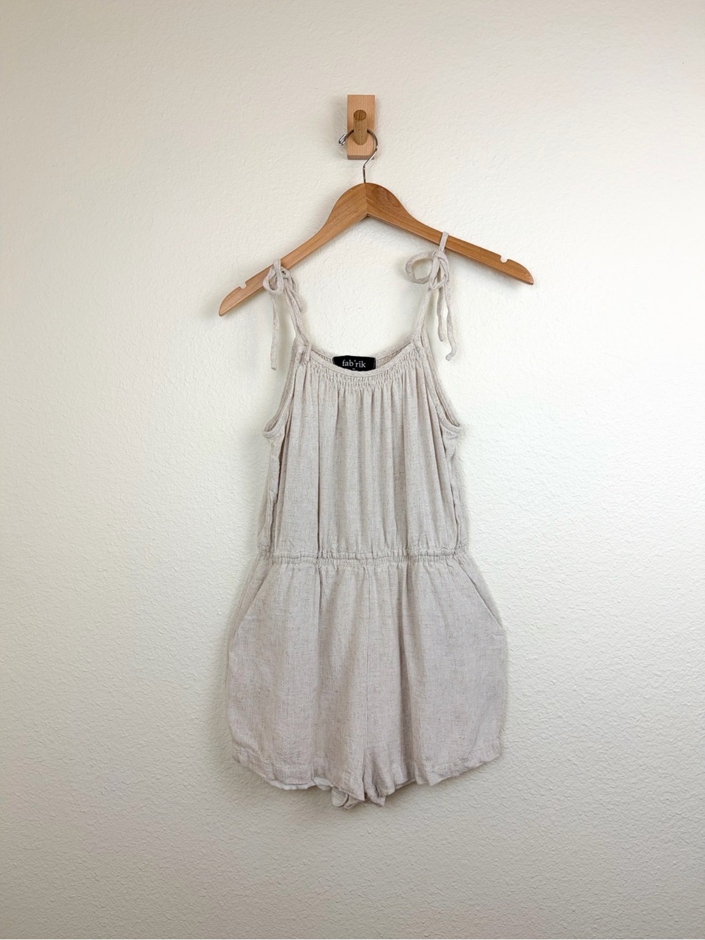 Women’s Cream Fab’rik Romper with Pockets and Adjustable Tie Straps Size Medium